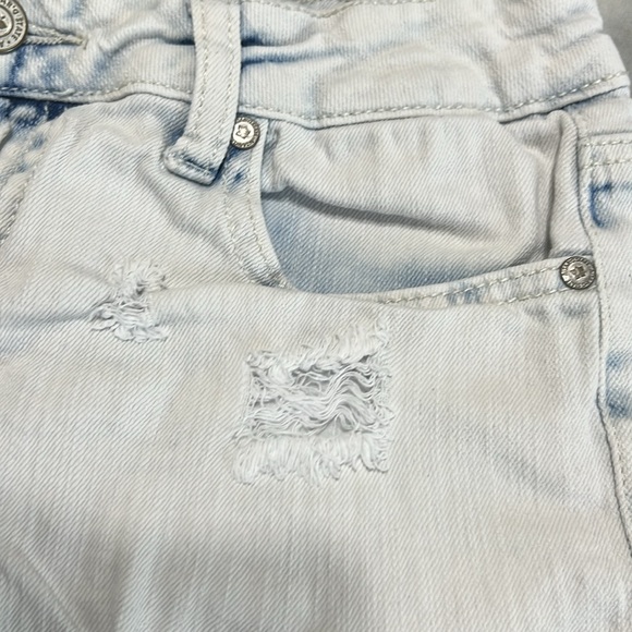 Altar’d State White Distressed Destroyed Denim Cutoff Shorts Size 27 - Picture 4 of 7
